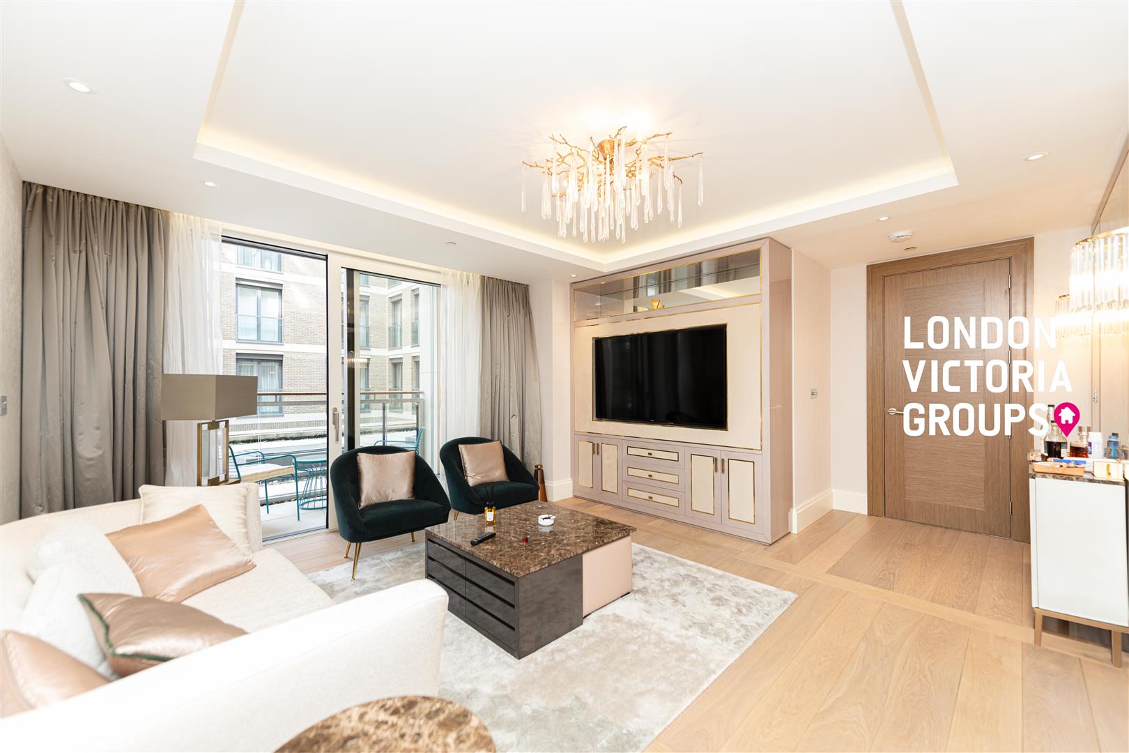 2 bed property in Savoy House, 190 Strand, London